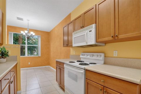 Townhouse in Royal Palm Beach, Florida 2 bedrooms, 134.52 sq.m. № 1988976 - photo 8