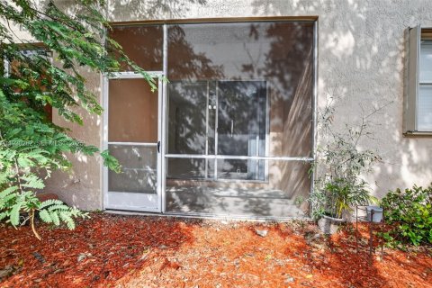 Townhouse in Royal Palm Beach, Florida 2 bedrooms, 134.52 sq.m. № 1988976 - photo 23