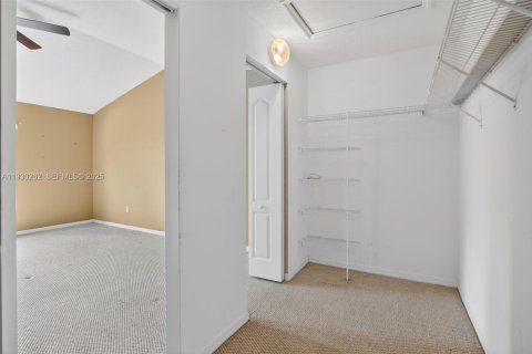 Townhouse in Royal Palm Beach, Florida 2 bedrooms, 134.52 sq.m. № 1988976 - photo 14