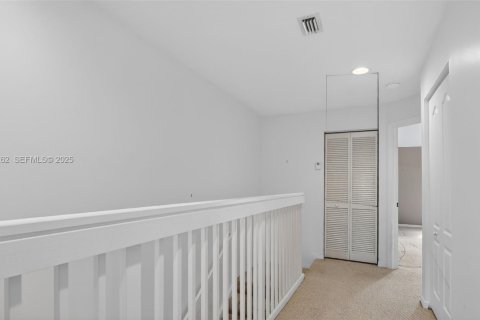 Townhouse in Royal Palm Beach, Florida 2 bedrooms, 134.52 sq.m. № 1988976 - photo 12