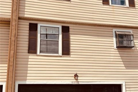 Townhouse in Tampa, Florida 2 bedrooms, 130.81 sq.m. № 1658200 - photo 2