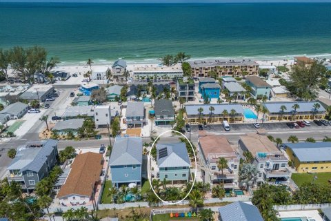 House in Bradenton Beach, Florida 5 bedrooms, 217.58 sq.m. № 1824910 - photo 3