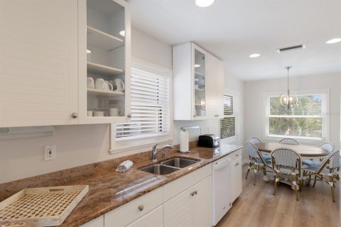 House in Bradenton Beach, Florida 5 bedrooms, 217.58 sq.m. № 1824910 - photo 10