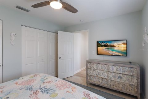 House in Bradenton Beach, Florida 5 bedrooms, 217.58 sq.m. № 1824910 - photo 17