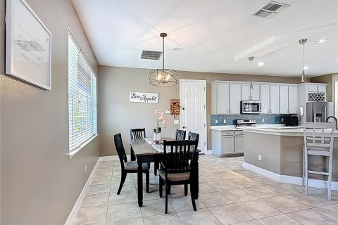 Casa en venta en Kissimmee, Florida, 5 dormitorios, 317.35 m2 № 1816961 - foto 27