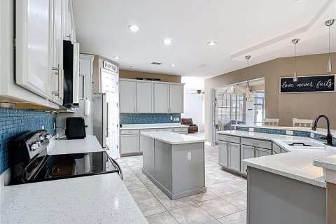 Casa en venta en Kissimmee, Florida, 5 dormitorios, 317.35 m2 № 1816961 - foto 17
