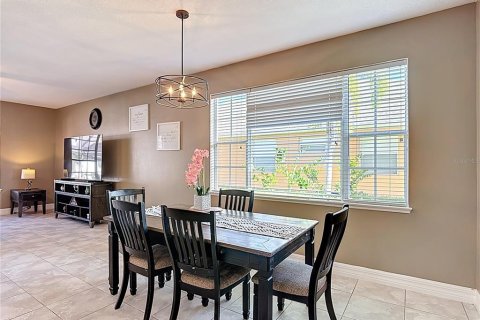 Casa en venta en Kissimmee, Florida, 5 dormitorios, 317.35 m2 № 1816961 - foto 29