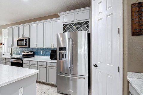 Casa en venta en Kissimmee, Florida, 5 dormitorios, 317.35 m2 № 1816961 - foto 21