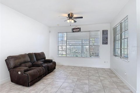 Casa en venta en Kissimmee, Florida, 5 dormitorios, 317.35 m2 № 1816961 - foto 13
