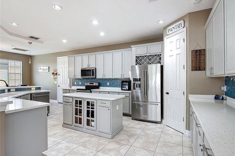 Casa en venta en Kissimmee, Florida, 5 dormitorios, 317.35 m2 № 1816961 - foto 16