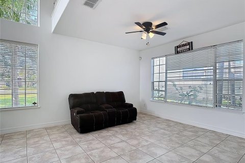 Casa en venta en Kissimmee, Florida, 5 dormitorios, 317.35 m2 № 1816961 - foto 12