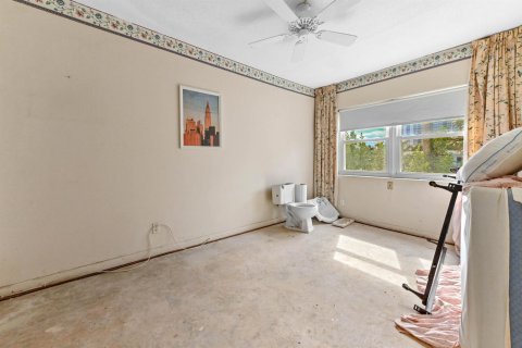 Condo in Pompano Beach, Florida, 2 bedrooms № 2258139 - photo 12