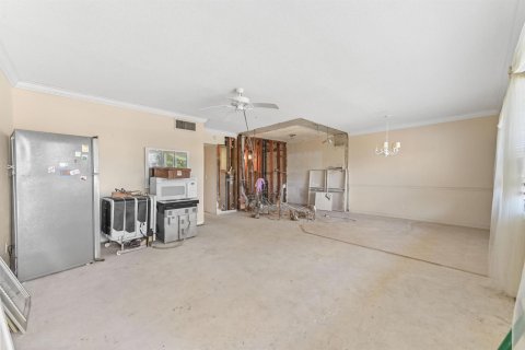 Condo in Pompano Beach, Florida, 2 bedrooms № 2258139 - photo 8