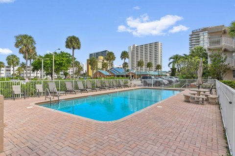 Condo in Pompano Beach, Florida, 2 bedrooms № 2258139 - photo 22