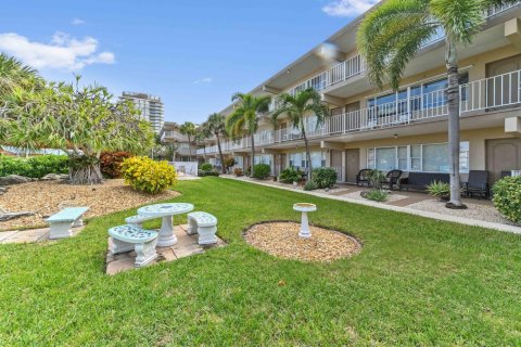 Condo in Pompano Beach, Florida, 2 bedrooms № 2258139 - photo 20