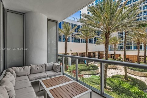 Condo in Miami Beach, Florida, 2 bedrooms  № 2088237 - photo 16