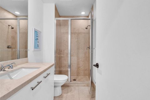 Condo in Miami Beach, Florida, 2 bedrooms  № 2088237 - photo 25