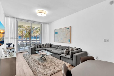 Condo in Miami Beach, Florida, 2 bedrooms  № 2088237 - photo 2