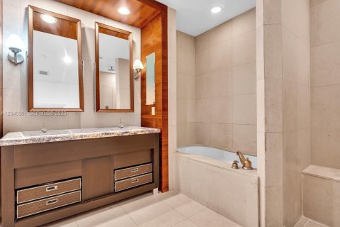 Condo in Miami Beach, Florida, 2 bedrooms  № 2088237 - photo 20
