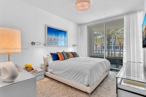 Condo in Miami Beach, Florida, 2 bedrooms  № 2088237 - photo 11