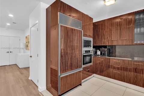 Condo in Miami Beach, Florida, 2 bedrooms  № 2088237 - photo 8