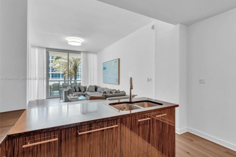 Condo in Miami Beach, Florida, 2 bedrooms  № 2088237 - photo 9