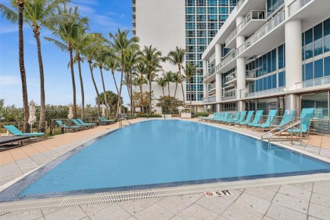 Condo in Miami Beach, Florida, 2 bedrooms  № 2088237 - photo 29