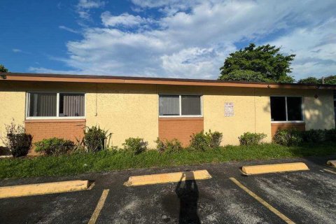 Apartment in Lauderhill, Florida 3 bedrooms, 92.9 sq.m. № 2086741 - photo 2