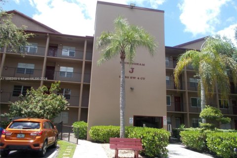 Condominio en alquiler en Pembroke Pines, Florida, 1 dormitorio, 97.08 m2 № 1949934 - foto 1