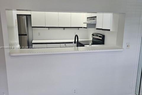 Condominio en alquiler en Pembroke Pines, Florida, 1 dormitorio, 97.08 m2 № 1949934 - foto 14