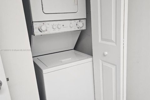 Condominio en alquiler en Pembroke Pines, Florida, 1 dormitorio, 97.08 m2 № 1949934 - foto 15