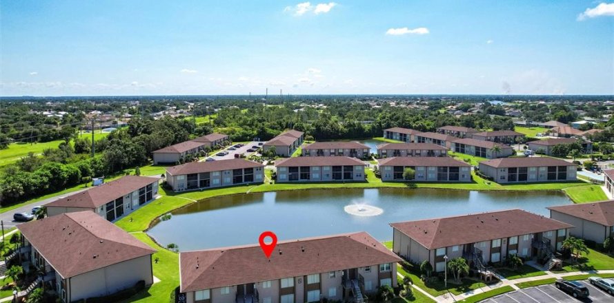 Condominio en Punta Gorda, Florida, 2 dormitorios № 1908822
