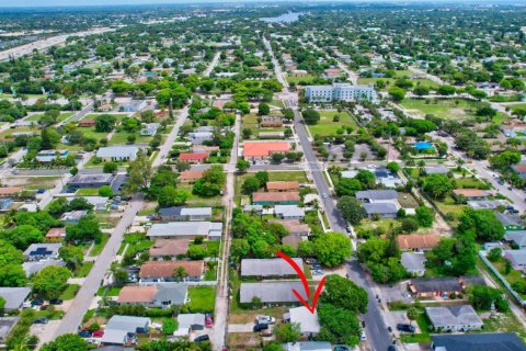 House in Delray Beach, Florida 2 bedrooms, 82.13 sq.m. № 2401222 - photo 9