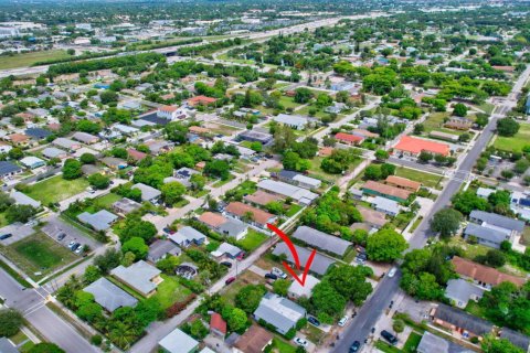 House in Delray Beach, Florida 2 bedrooms, 82.13 sq.m. № 2401222 - photo 10