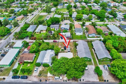 House in Delray Beach, Florida 2 bedrooms, 82.13 sq.m. № 2401222