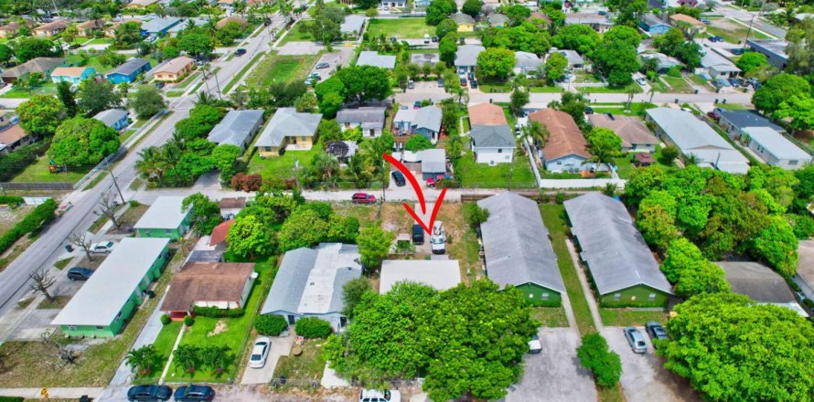 House in Delray Beach, Florida 2 bedrooms, 82.13 sq.m. № 2401222