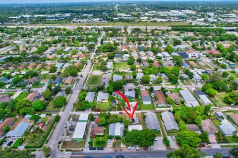House in Delray Beach, Florida 2 bedrooms, 82.13 sq.m. № 2401222 - photo 11
