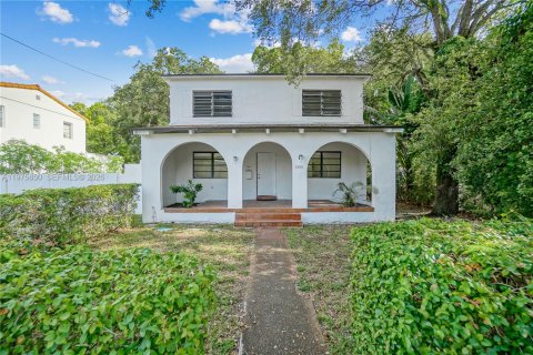 House in Miami, Florida 2 bedrooms, 284.65 sq.m. № 2040098