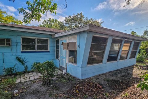 House in Saint Petersburg, Florida 4 bedrooms, 140.56 sq.m. № 1832839 - photo 19