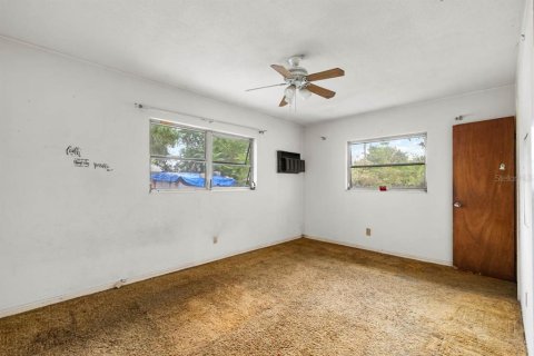 House in Saint Petersburg, Florida 4 bedrooms, 140.56 sq.m. № 1832839 - photo 8