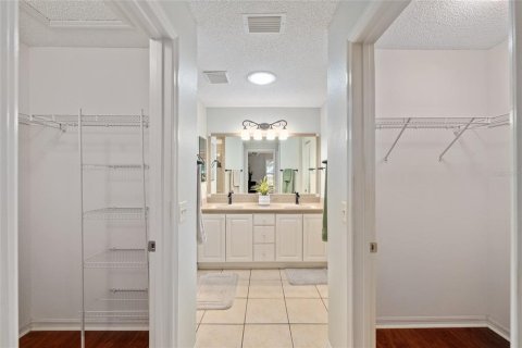 House in The Villages, Florida 3 bedrooms, 141.86 sq.m. № 2203962 - photo 12