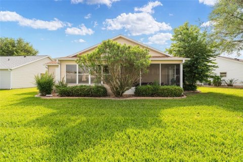 House in The Villages, Florida 3 bedrooms, 141.86 sq.m. № 2203962 - photo 24