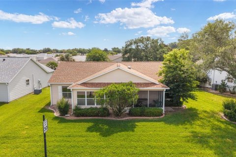 House in The Villages, Florida 3 bedrooms, 141.86 sq.m. № 2203962 - photo 27