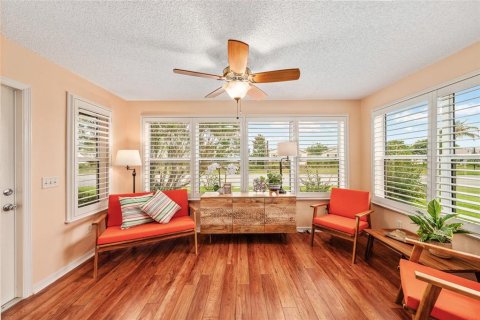 House in The Villages, Florida 3 bedrooms, 141.86 sq.m. № 2203962 - photo 19