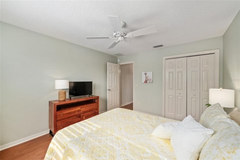 House in The Villages, Florida 3 bedrooms, 141.86 sq.m. № 2203962 - photo 16