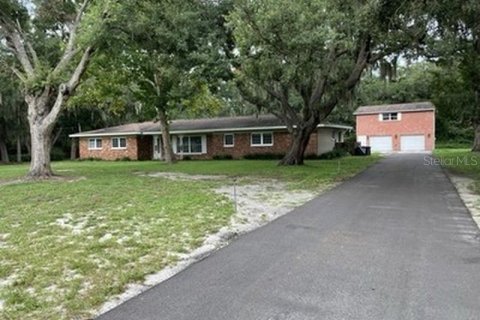 House in Brandon, Florida 6 bedrooms, 195.47 sq.m. № 2280532