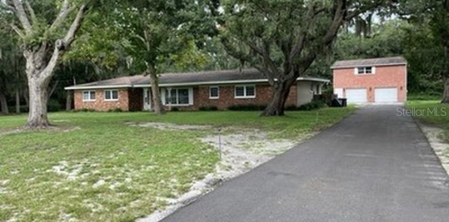 House in Brandon, Florida 6 bedrooms, 195.47 sq.m. № 2280532