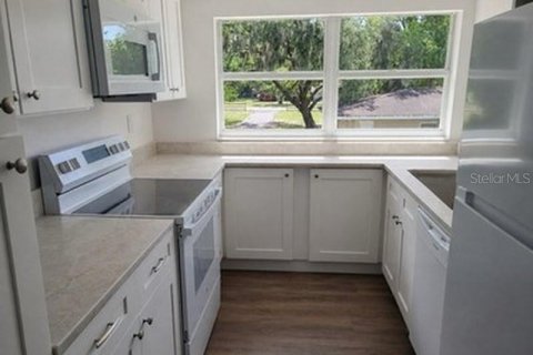 House in Brandon, Florida 6 bedrooms, 195.47 sq.m. № 2280532 - photo 3