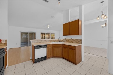 Casa en venta en Deltona, Florida, 3 dormitorios, 147.44 m2 № 1881066 - foto 9