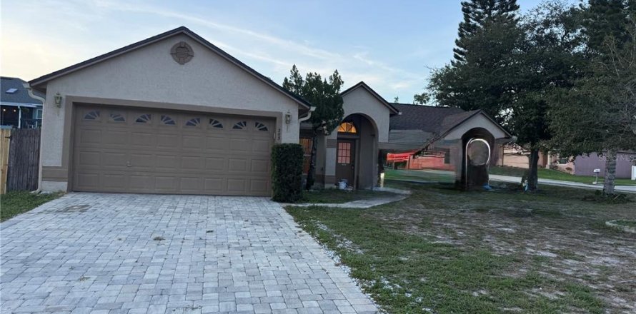 Casa en Deltona, Florida 3 dormitorios, 147.44 m2 № 1881066